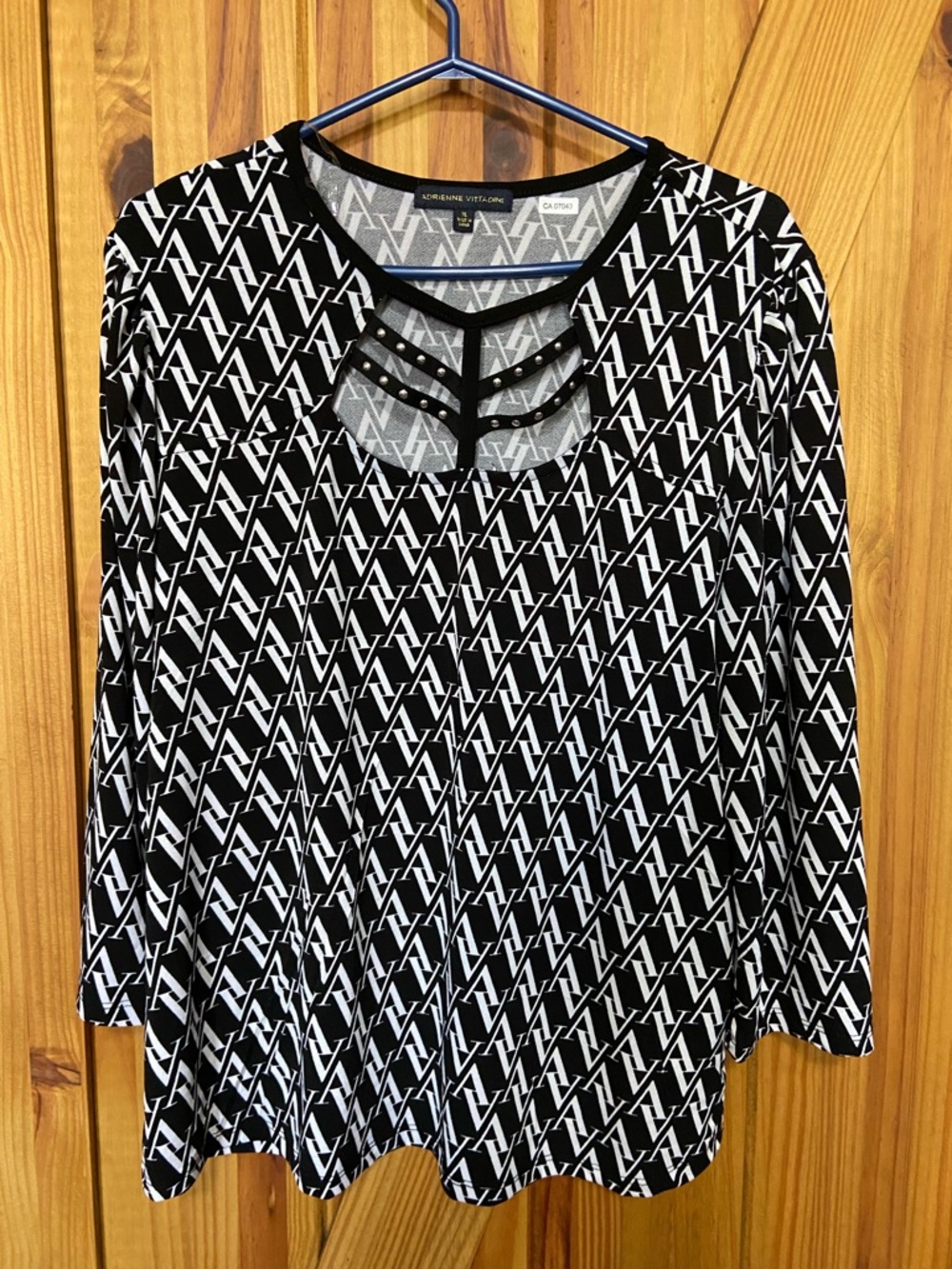 Adrienne Vittadini Black & White Geometric Long-Sleeve Top with Studded Cutout